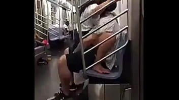 Flagra novinha no metrô – XVIDEOS BR